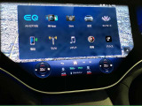 新しくなったセンターコンソールはスマートフォンを操作するような感覚でナビから車両の設定までが可能です。