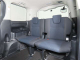 便利な5:5分割可倒式シートです。収納と乗車人数のバランスに優れています♪荷物の大きさに応じたラゲージスペースをフレキシブルに作り出せるので、シーンに応じた使い方ができます♪