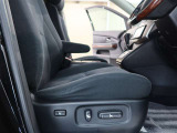 パワーシート搭載。微妙な調整が手軽にでき、ピッタリなポジションで運転することが可能です。