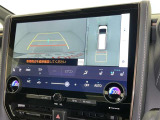 バックモニター付なので後退時に後方が見えるので安心。 車は構造上、死角がたくさんなので万が一を考えると必須ですね。 あくまで補助の為の装備、バックは目視で確認する事が重要ですよ。