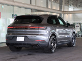 PORSCHEロゴおよびテールゲートモデルバッジ (ハイグロスブラック)