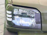 【LEDヘッドライト】悪天候や夜間走行時も良好な視界を確保し安心して運転できる高輝度LEDヘッドライトを装備!点灯速度が早く、消費電力も抑えられています。