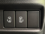 【両側パワースライドドア】スマートキーや運転席のスイッチで後席両側スライドドアの開閉が可能♪電動だから力を入れてドアを開ける必要が無く、小さなお子様でも簡単に開け閉めでき快適です♪