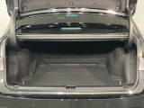 レクサス車らしい細部までこだわった高級感と見る人を一目で虜にするエモーショナルな魅力を持ち合わせております。