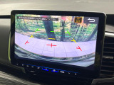 【バックカメラ】駐車時に後方がリアルタイム映像で確認できます。大型商業施設や立体駐車場での駐車時や、夜間のバック時に大活躍!運転スキルに関わらず、今や必須となった装備のひとつです!
