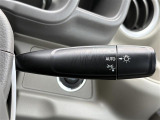 【オートライト(AUTO)】外の明るさをシステムが感知して、自動でヘッドライトが点灯します。ヘッドライトをつけ忘れを防ぐ便利機能です。