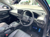 【運転席】座り心地が良いシートなので長時間の運転でも快適にお過ごしいただけます。新品のフロアマットのご注文も可能です。掲載箇所以外にご希望の写真がございましたらお気軽にお問い合わせ下さい。