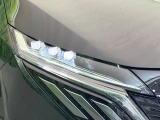 【LEDヘッドライト】悪天候や夜間走行時も良好な視界を確保し安心して運転できる高輝度LEDヘッドライトを装備!点灯速度が早く、消費電力も抑えられています。
