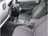 Audi正規ディーラーが高品質をお約束。高度な訓練・教育を受けたAudi専任メカニックが、100項目にもおよぶ精密な点検を実施いたします。すべてをクリアしたAudi車だけが、あなたのお手元に届けられるのです。