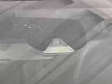 【エマージェンシーブレーキ】走行中に前方の車両等を認識し、衝突しそうな時は警報とブレーキで衝突回避と被害軽減をアシスト。より安全にドライブをお楽しみいただけます。