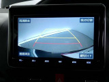 【バックモニター】・・・気になる後ろの見通しも、車庫入れに大活躍☆運転が困難な場所でも、しっかりサポート!心強い味方のモニターです♪