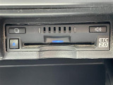 ◆【ETC2.0(DSRC/ITSスポット)】ETCカードを挿入すれば料金所はノンストップで通過できます。ETC限定の割引や、高速道路の情報提供サービスを利用できます。