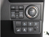 両側電動スライドがついているので、運転席からもボタン一つで開けれます!!お子様からご年配の方まで乗りやすい車になっています!!