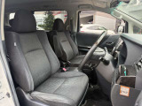 運転席シート廻りは使用感も少なく、良好な状態となっています。前オーナー様が丁寧に使っていたことがよくわかりますね。