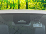 【プリクラッシュセーフティ】前方の車両等を検知し、衝突しそうな時は警報で注意を促し、ブレーキを踏む力をサポート。ブレーキを踏めなかった場合は衝突被害軽減ブレーキが作動、衝突回避をサポートします。