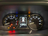 様々な車両情報を表示できるTFTマルチインフォメーションディスプレイを中央に配した視認性の高い大型2眼メーターです