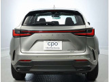 レクサスのLをモチーフにしたテールランプデザインが車両の美しさ、存在感を際立たせます。