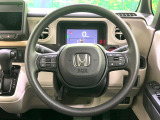 インテリアに合わせたデザインのステアリングは、運転される方のことも考え、運転しやすい形状、大きさです。是非一度、実際に触ってお確かめください。