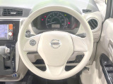 インテリアに合わせたデザインのステアリングは、運転される方のことも考え、運転しやすい形状、大きさです。是非一度、実際に触ってお確かめください。