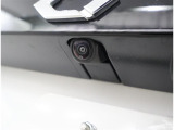 バックカメラが付いているので後方確認が非常にしやすいです。今や運転初心者も熟練者も必須装備!ついていて損はないですね♪