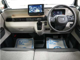 運転にかかわる様々な操作を安全に行えるように視点移動が少なく、操作性に配慮されたスイッチ類が凝縮されたコクピットです。