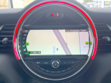 ●純正ナビ:一体感のあるナビは、高級感ある車内を演出してくれます。オーディオ機能も充実しておりますので、運転もより楽しめます♪