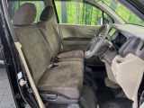 運転席シート廻りは使用感も少なく、良好な状態となっています。丁寧に使われていたことがよくわかりますね。