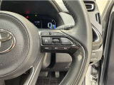 レーダークルーズコントロールを搭載しております。前車との距離をレーダーで測り一定の車間距離とスピードを保つとても便利な機能です。高速道路で楽に安心安全です!