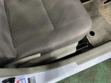 痛みの出やすい運転席シートの角、フロアマット、座面、ともに良好です