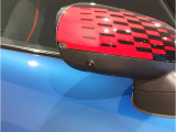 【BMWミラー】視認性の高いスタイリッシュなミラー。自動防眩機能も付いており夜間のドライビングをサポートします。