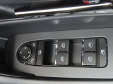 運転席のパワーウインドースイッチ部です。よく触れる場所だからこそ、使用状態があらわれますよね。ぜひこうした所もチェックしてください。