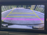 【バックカメラ】駐車時に後方がリアルタイム映像で確認できます。大型商業施設や立体駐車場での駐車時や、夜間のバック時に大活躍!運転スキルに関わらず、今や必須となった装備のひとつです!