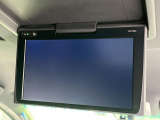 【12型フリップダウン】大画面モニターで後席でもエンタメをお楽しみいただけます。家族や友人とお出かけする機会が多い方に大人気です♪