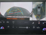 パノラミックビューモニター付きです。車両を上から見た様な映像を画面に表示。運転席からの目視だけでは見にくい、車両周辺の状況をリアルタイムでしっかり確認出来ます。