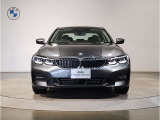 【キドニーグリル】BMWは約90年もの間、ほぼ全ての車両にひと目でBMWだと分かるこの特徴的なフロントグリルが備えられ、デザイン・アイコンとして親しまれてきました。