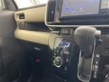 【 オートエアコン 】車内温度を感知して自動で温度調整をしてくれるのでいつでも快適な車内空間を創り上げます。