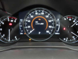 CX-5のメーター部です。華美な装飾を避け、必要な情報を瞬時に読み取れる様にデザイン・配置されています。