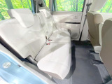 後部座席も気になるようなキズ・汚れやへたり等、大きなダメージはなく、良好な状態です。