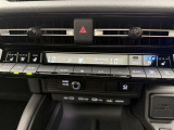 左右独立温度コントロールフルオートエアコンです。運転席、助手席それぞれで独立して温度設定ができます。冷え性の方が乗っても安心ですね♪