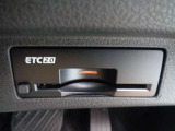 お金不要で料金所ノンストップ、高速スイスイビルトインETC。ナビとも連動します。
