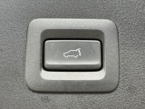 【パワーバックドア】スマートキーや運転席のボタンを押すだけでリアゲートが自動で開閉します!荷物を持っている時や、高い位置にあるバックドアを閉める際に便利な機能です♪
