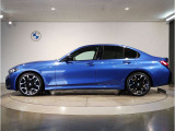 【拘りのFR】BMWが多く採用するFR車。ダイレクトでスポーティな加速感・シャープなハンドリングを実現。縦置きエンジンレイアウトにより、フラットで上質な乗り味です。