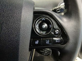 ステアリング右側には、運転支援機能を手元で操作できるスイッチ類を配置しています