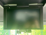 【フリップダウンモニター】大画面モニターで後席でもエンタメをお楽しみいただけます。小さなお子様にも大人気の装備です♪