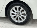 タイヤサイズは205/55R16!純正アルミホイール!残り溝は7ミリ程度です!