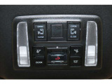 運転席上部の操作部です。両側電動スライドドアの操作部です。