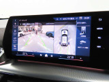 リアビューカメラ。ガイドラインとパークディスタンスコントロールで安全に車庫入れ可能。
