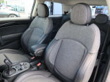 全車保証付き販売をしておりますので安心してご購入頂けます。6ヶ月・5000Kmから2年・走行無制限などお車1台1台により異なります。