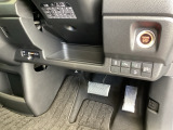 左側に高速で便利なETCがあり、横滑りを防ぐVSAなどのスイッチは、運転席の右側、手の届きやすい位置にあります。