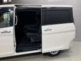 【両側オートスライドドア】子供を乗せたりするのにも隣の車を気にせずストレスフリー★雨の日などはリモコンキーからドアの開閉ができてとても便利な両側オートスライドドア★